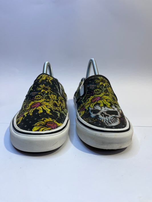 Vans Slip-On – Graphite Black with Classic Designing