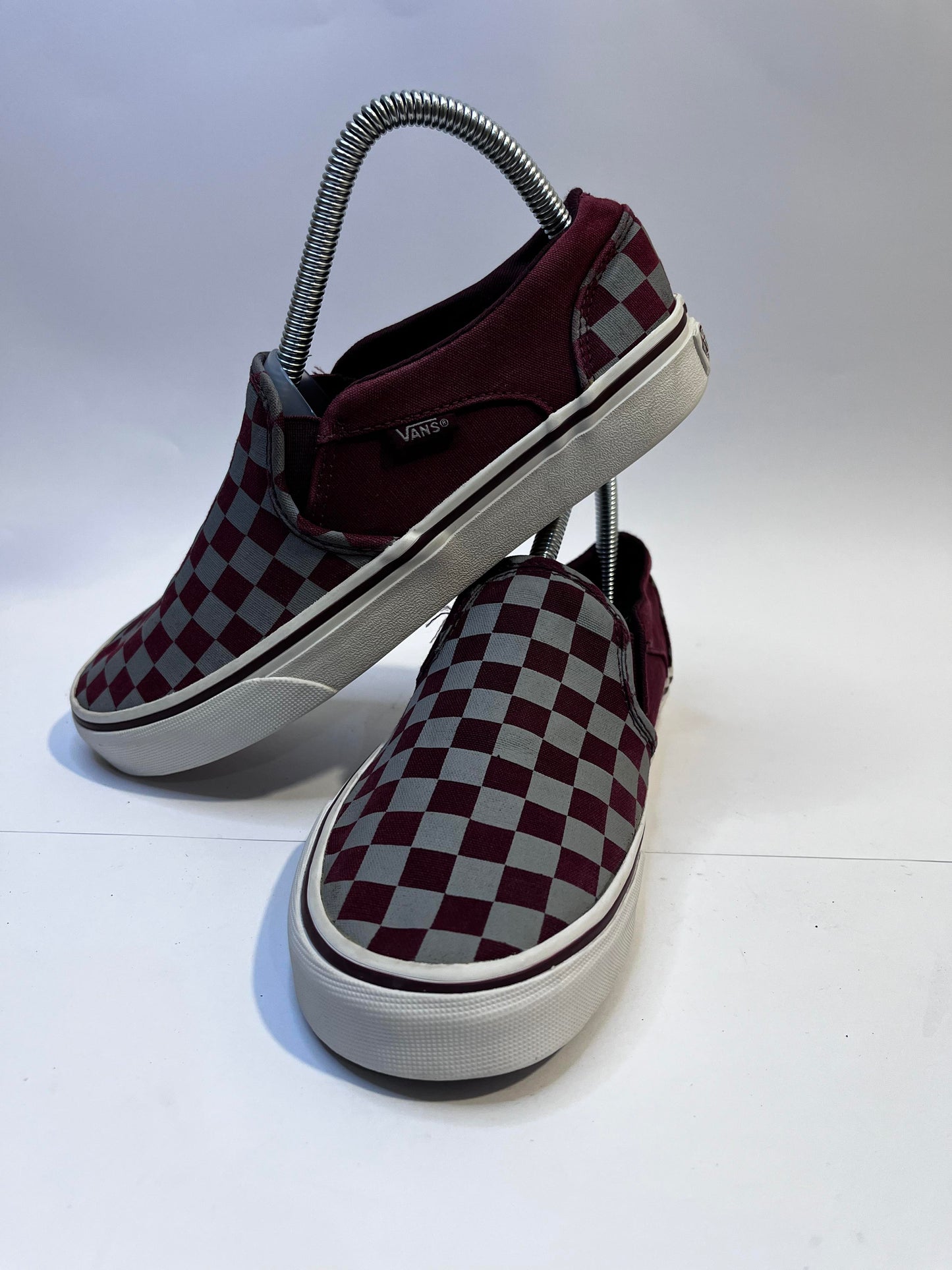 Vans Black Red and White Check-board	Low-Top Sneakers